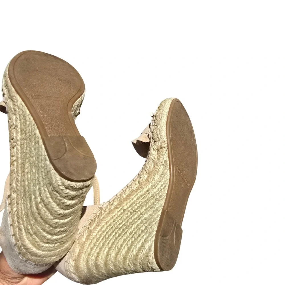 Marc Fisher‎ Kickoff Beige Suede Ruffle Ankle Strap Espadrille Wedge Sandals 9.5